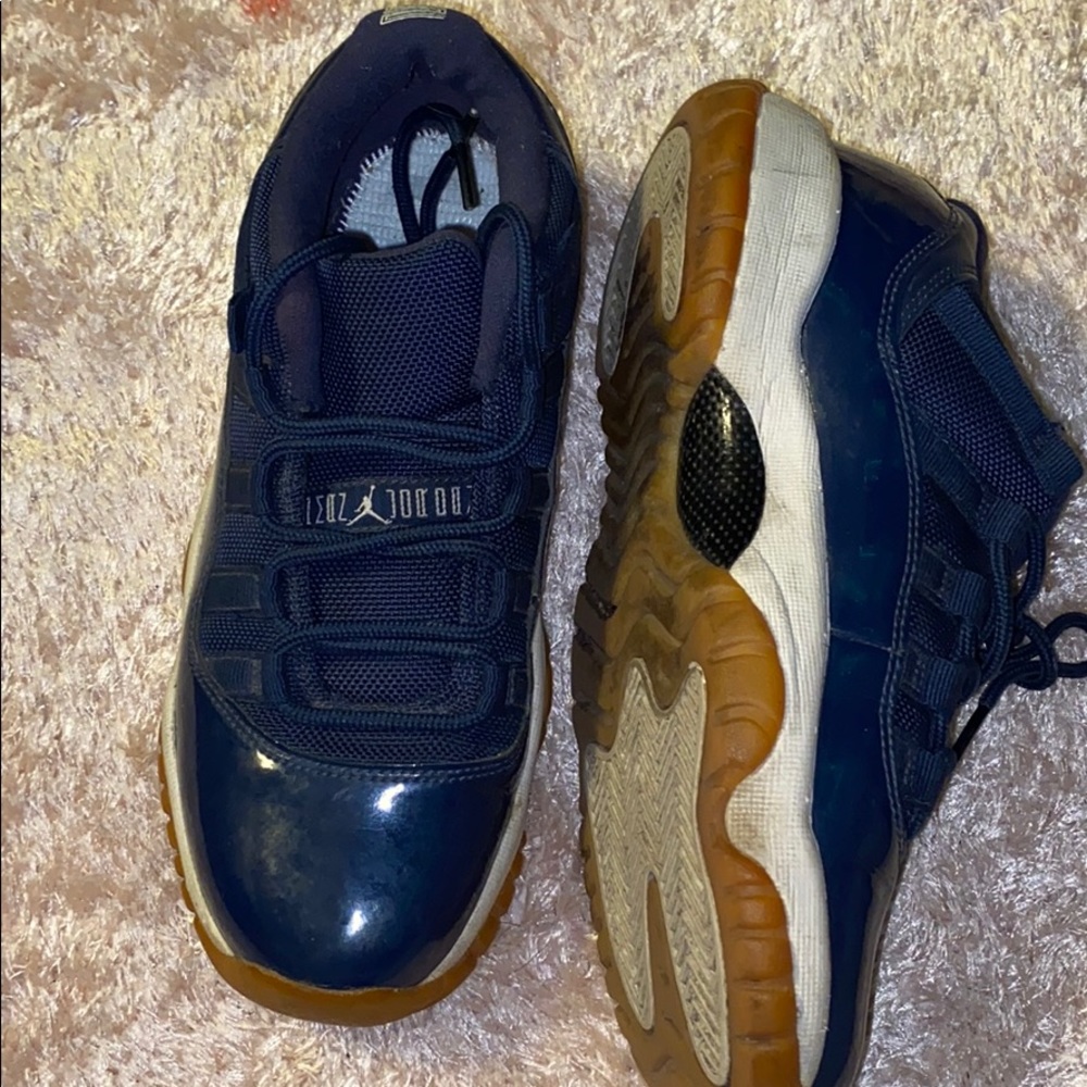 Jordan low top 11’s